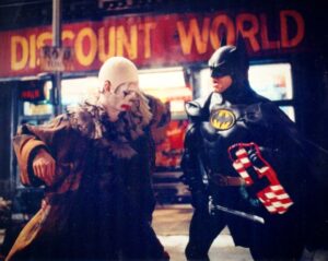 Thin Clown - Doug Jones with Michael Keaton.