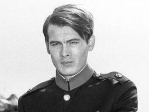 Christopher Jones as Major Randolph Doryan.